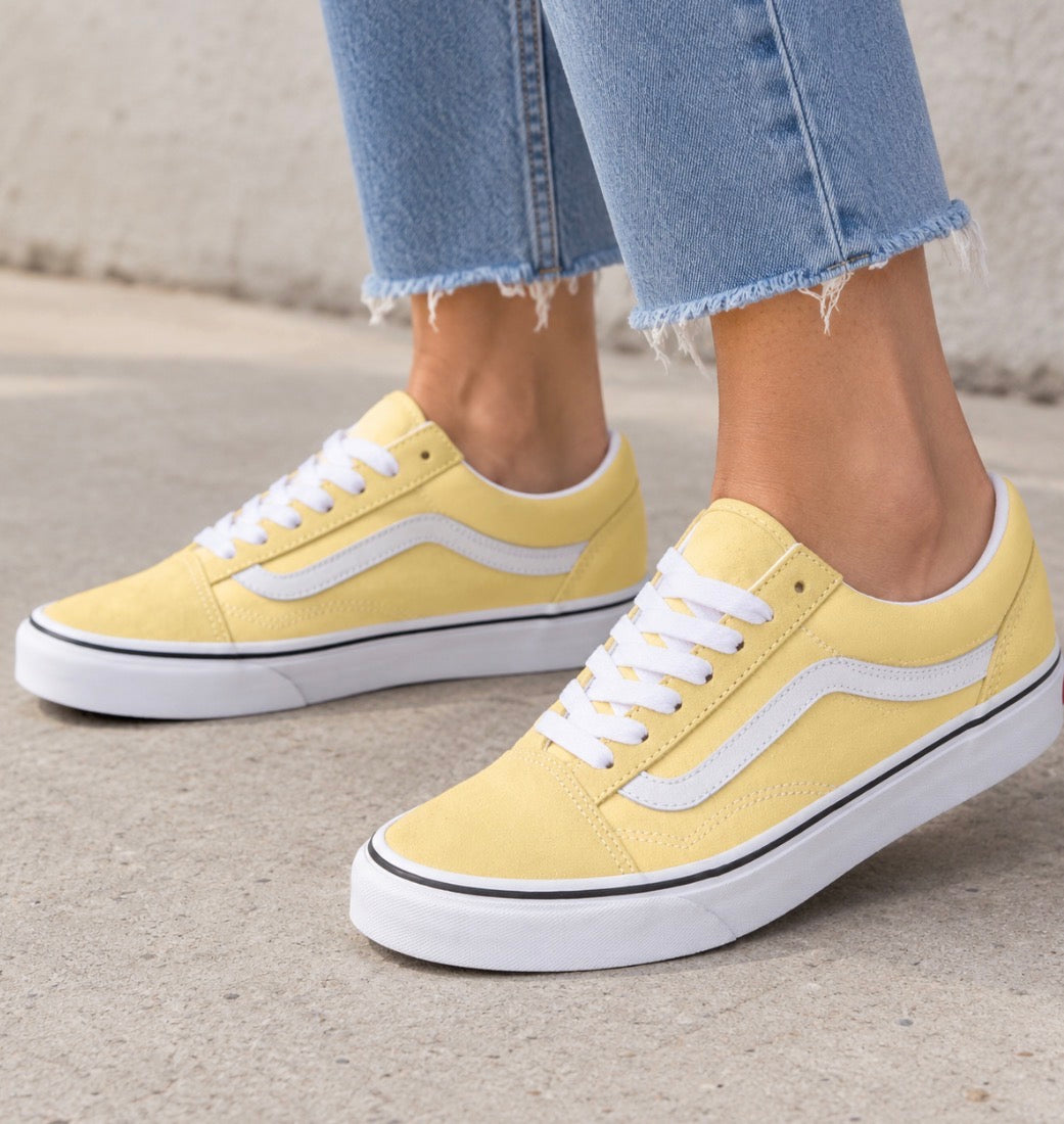 Sz 7.5 women’s Unisex Vans Low-Top Sneakers in Pale Yellow with White Stripe