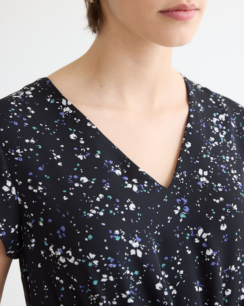 Sz XS Short-Sleeve V-Neck Dress reitmans Elegant Black Floral Women's Dress