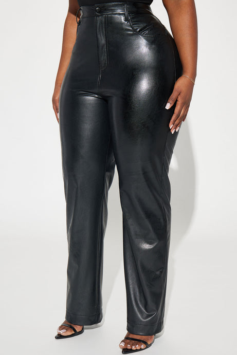 Sz M Fashion Nova Truly chic faux leather pant black