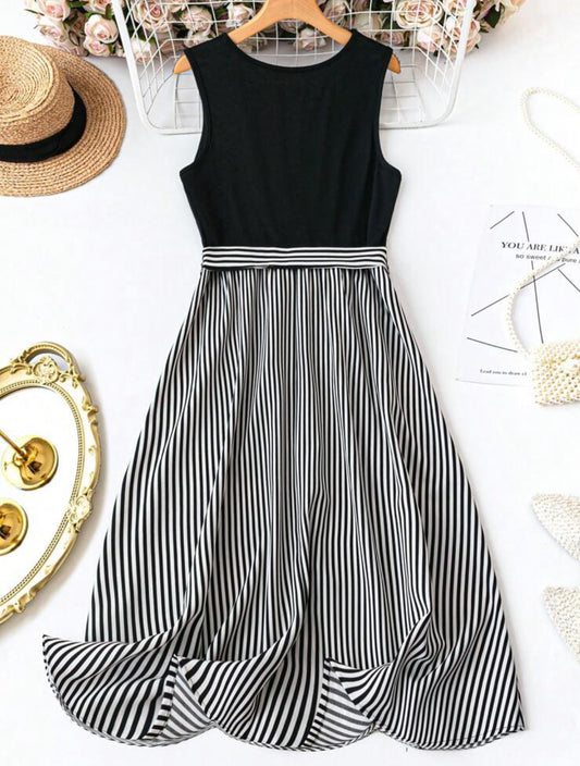 Size 1XL SHEIN curve  Lune women’s sleeveless Black and White Striped Dress