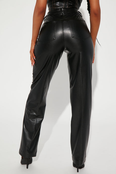 Sz M Fashion Nova Truly chic faux leather pant black