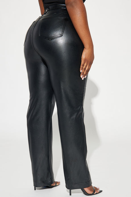 Sz M Fashion Nova Truly chic faux leather pant black