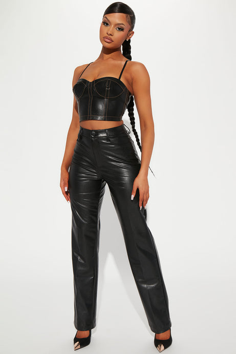 Sz M Fashion Nova Truly chic faux leather pant black